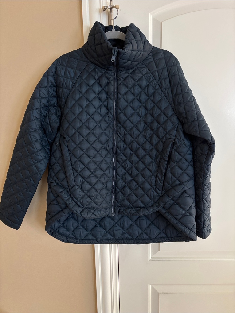 Athleta Whisper Featherless Jacket. Size L.